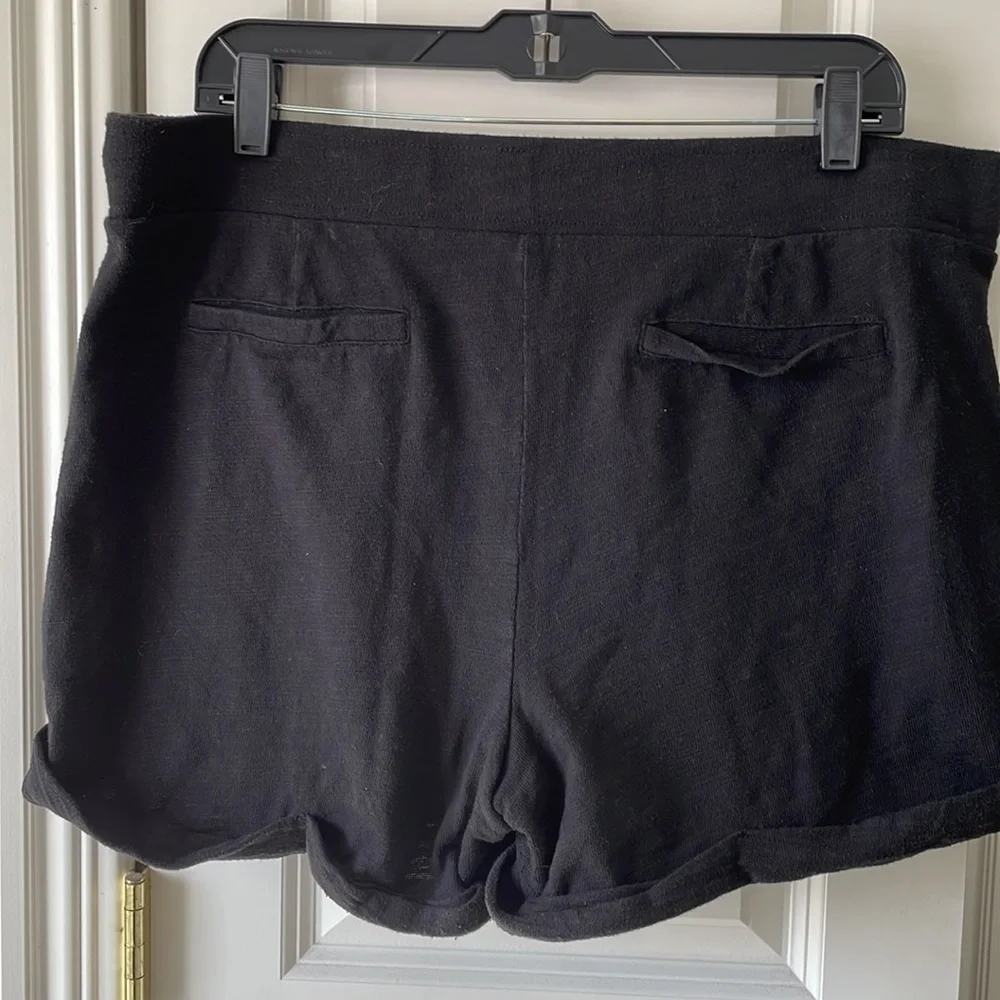 Nordstrom Caslon black knit pleated shorts cuffed hem, pockets, full leg